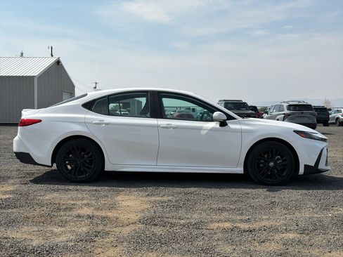 Used 2025 Toyota Camry SE AWD/4WD image 13