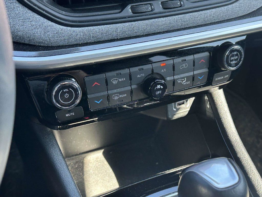Used 2023 Jeep Compass Latitude w/ Convenience Group AWD/4WD image 26