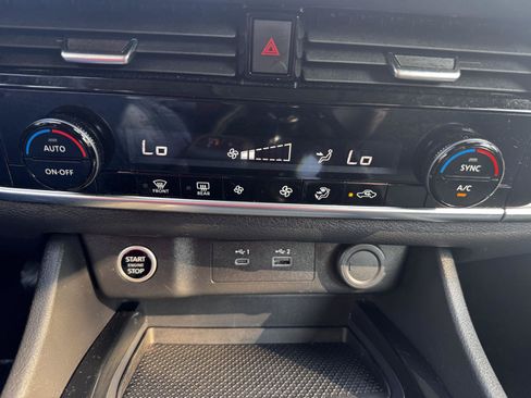 Used 2023 Nissan Rogue SV AWD/4WD image 25