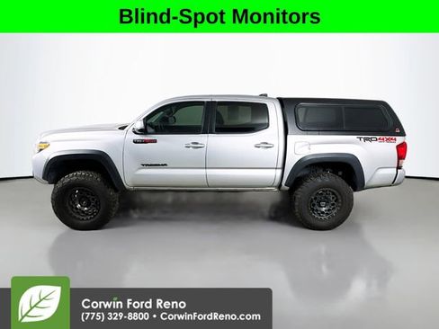 Used 2017 Toyota Tacoma TRD Off-Road image 4