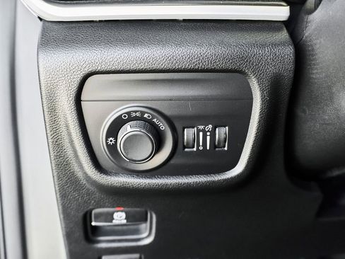 Used 2024 Jeep Grand Cherokee Altitude RWD image 24