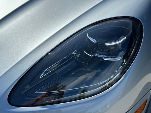 Used 2026 Porsche Macan AWD/4WD image 12
