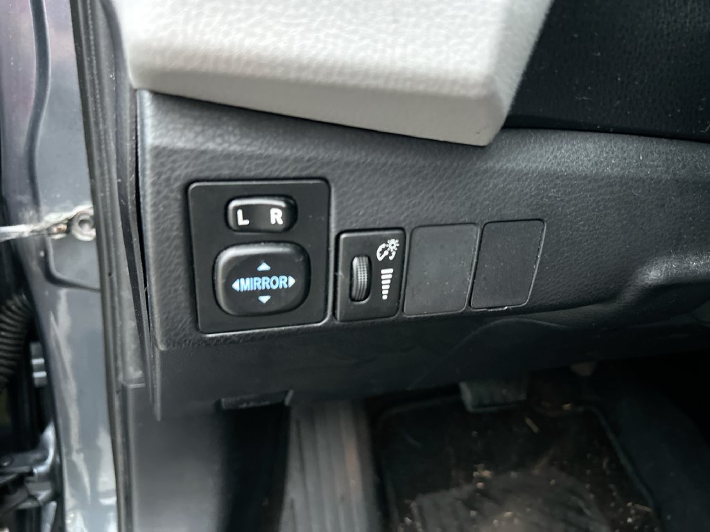 Used 2014 Toyota Corolla LE FWD image 13