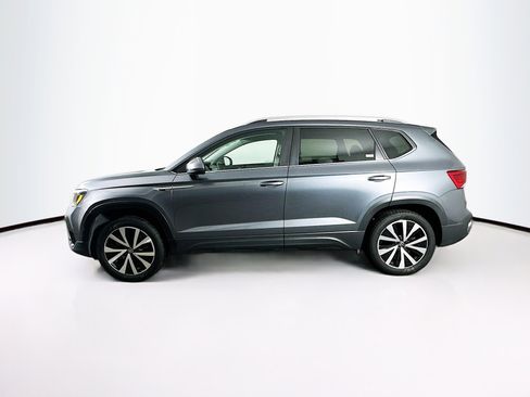 Used 2024 Volkswagen Taos SE image 4