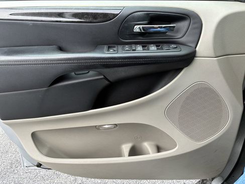 Used 2012 Dodge Grand Caravan SE image 12