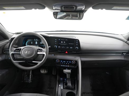 Used 2025 Hyundai Elantra Sport FWD image 13