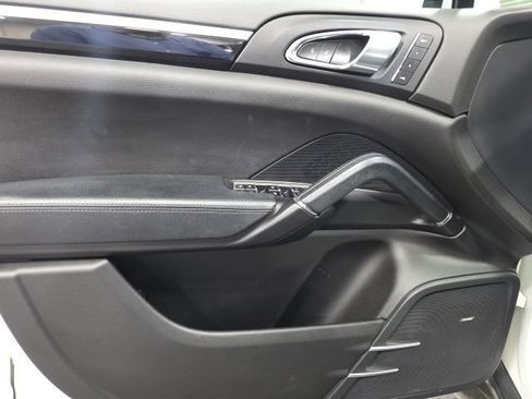 Used 2017 Porsche Cayenne S image 7