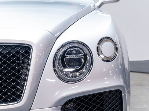 Used 2020 Bentley Bentayga AWD/4WD image 58