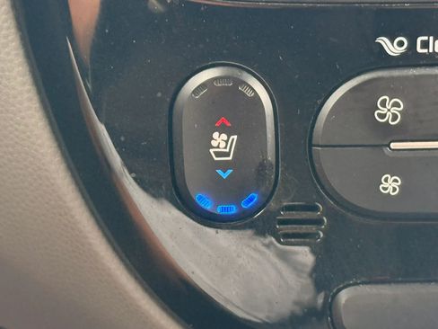 Used 2016 Kia Soul + w/ Primo Package FWD image 26