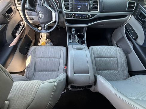 Used 2016 Toyota Highlander Plus FWD image 8
