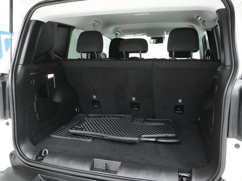 Used 2023 Jeep Renegade Trailhawk AWD/4WD image 7