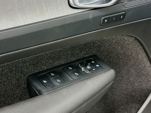 Used 2025 Volvo XC40 B5 Plus image 15