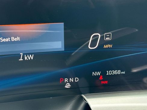 Used 2024 Cadillac Lyriq Luxury image 10