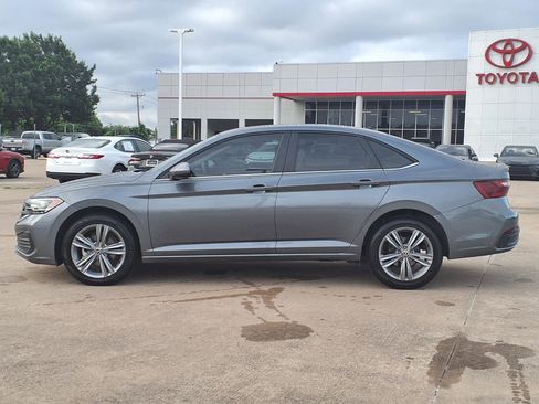 Used 2024 Volkswagen Jetta SE FWD image 6