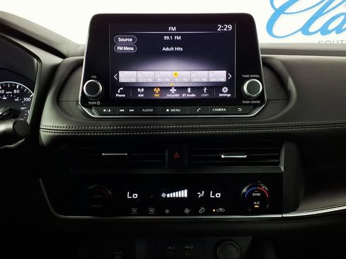 Used 2025 Nissan Rogue SV FWD image 23