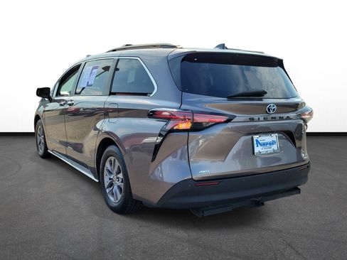 Used 2021 Toyota Sienna XLE w/ XLE Plus Package AWD/4WD image 3