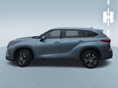 Used 2023 Toyota Highlander XLE image 2