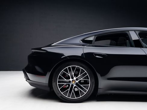 Used 2022 Porsche Taycan 4S image 34