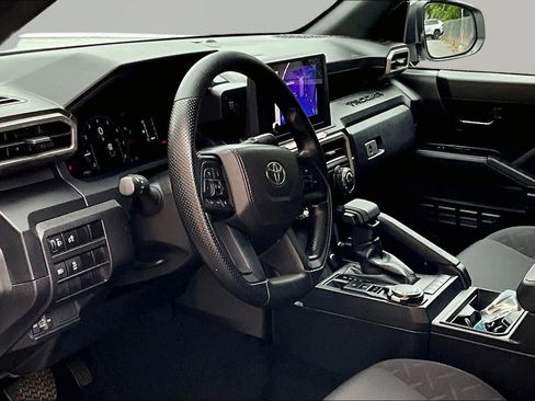 Used 2024 Toyota Tacoma SR AWD/4WD image 18