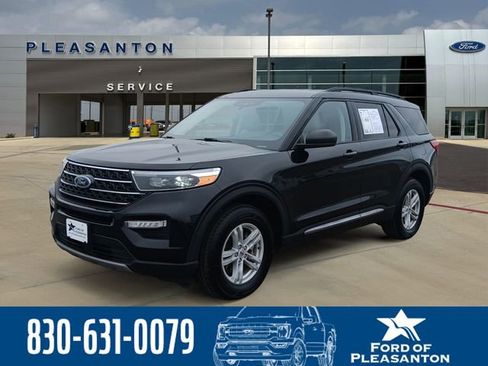 Certified 2024 Ford Explorer XLT w/ Equipment Group 202A AWD/4WD image 1