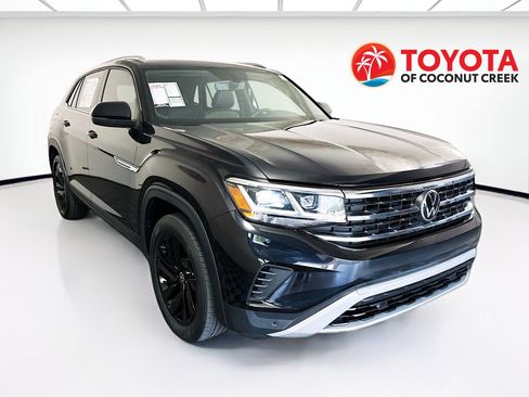 Used 2023 Volkswagen Atlas Cross Sport SE w/ Panoramic Sunroof Package FWD image 1