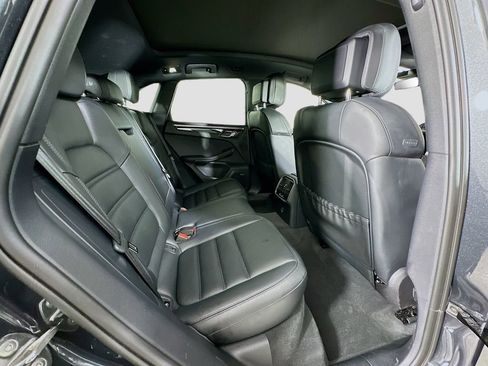 Certified 2026 Porsche Macan AWD/4WD image 30