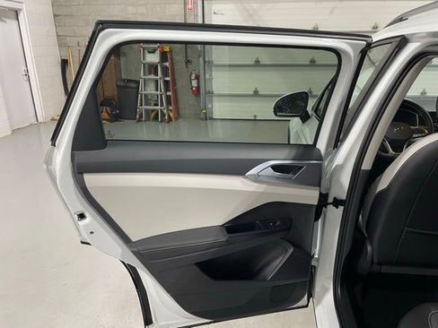 New 2025 Volkswagen Taos SE image 14