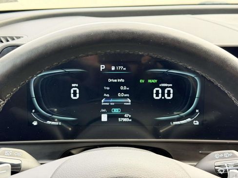 Used 2023 Kia Sportage EX image 18