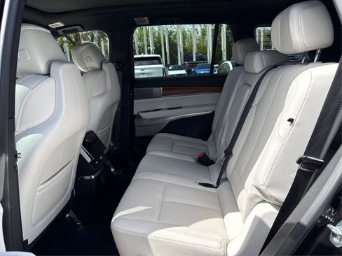 Certified 2026 Cadillac Vistiq Luxury image 11