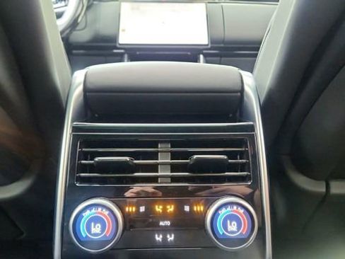 Used 2025 Land Rover Range Rover SE image 52