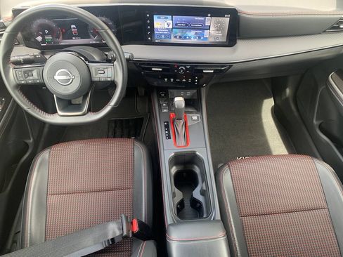 Used 2025 Nissan Kicks SR FWD image 14
