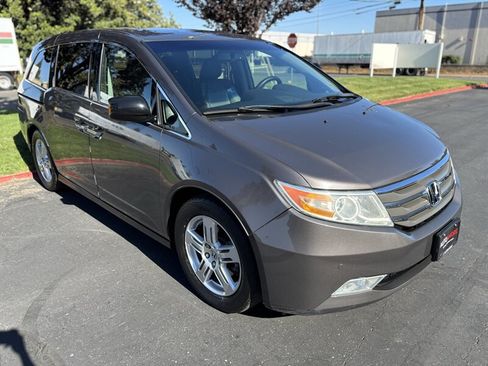 Used 2012 Honda Odyssey Touring Elite image 3
