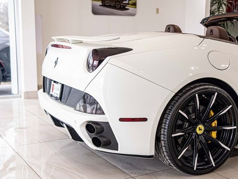 Used 2012 Ferrari California image 12
