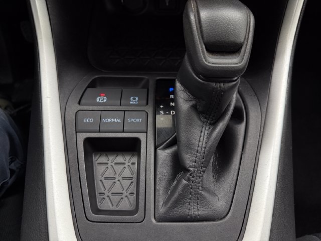 Used 2021 Toyota RAV4 XLE FWD image 20