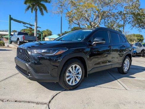 Used 2024 Toyota Corolla Cross LE image 7