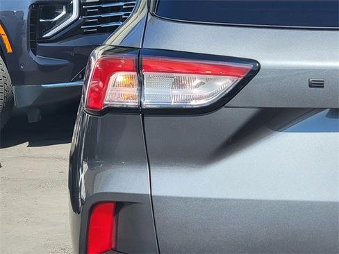 Used 2022 Ford Escape SEL w/ Technology Package image 8