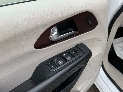 Used 2020 Chrysler Pacifica Limited image 47