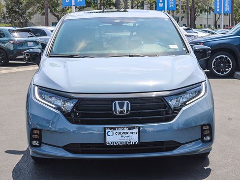 Used 2023 Honda Odyssey Sport image 2