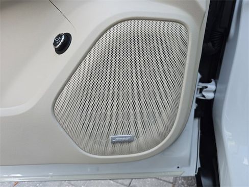 Certified 2022 GMC Acadia Denali w/ Denali Ultimate Package image 18