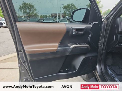 Used 2016 Toyota Tacoma Limited w/ Towing Package AWD/4WD image 11