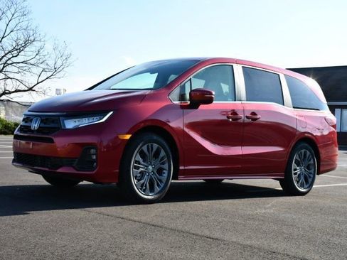New 2026 Honda Odyssey Touring image 3