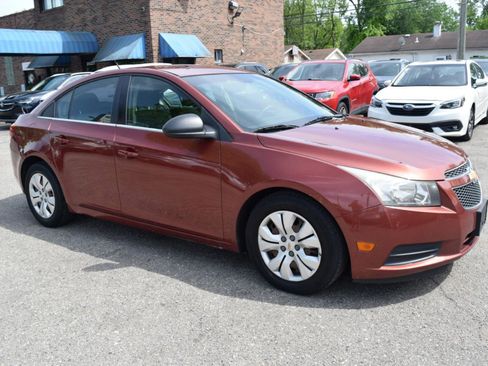 Used 2012 Chevrolet Cruze LS w/ Connectivity Package FWD image 4
