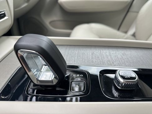 Used 2023 Volvo XC60 T8 Plus image 45