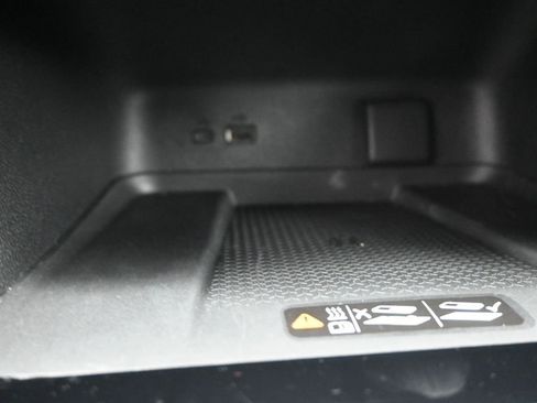 Used 2024 Chevrolet Traverse RS image 24