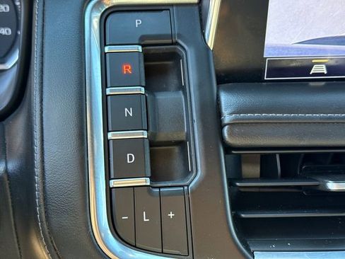 Used 2021 Chevrolet Suburban LT image 28