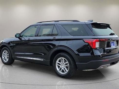 Certified 2025 Ford Explorer Active w/ Active Comfort Package image 5