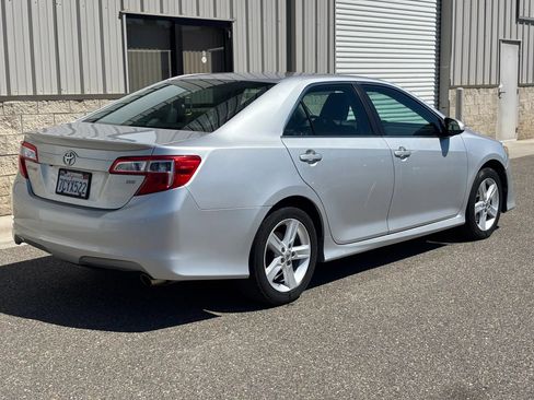 Used 2014 Toyota Camry SE w/ Fleet Convenience Package FWD image 3