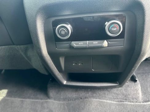 Used 2025 Buick Enclave Preferred AWD/4WD image 46