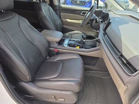Used 2025 Kia Carnival SX FWD image 37