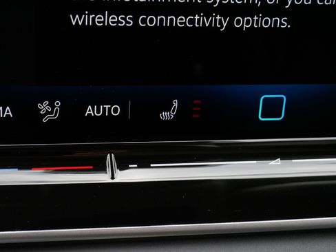 Used 2025 Volkswagen Tiguan SE w/ Panoramic Sunroof Package AWD/4WD image 29